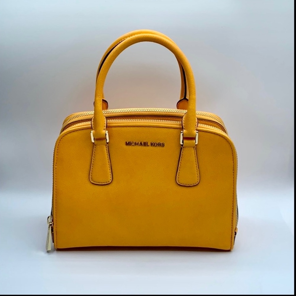 Micheal Kors.New purse